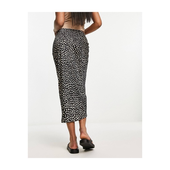 🆕 ASOS DESIGN Satin Bias Midi Skirt in Non Animal Print - Picture 3 of 5